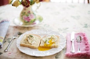 poached-eggs-on-toast-739401_640.jpg