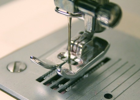 sewing-machine-g74ef3538c_640.jpg